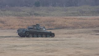 放牧中の74式戦車? 令和2年 陸上自衛隊第一空挺団降下訓練始め 4K版 放牧中の74式戦車? 令和2年 陸上自衛隊第一空挺団降下訓練始め 4K版