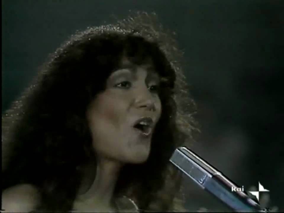 Mia Martini,  vola adlı videoyu YouTube'da izle Mia Martini,  vola adlı videoyu YouTube'da izle