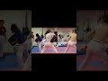 Taekwondo и снова девушки тренировка с подушкой