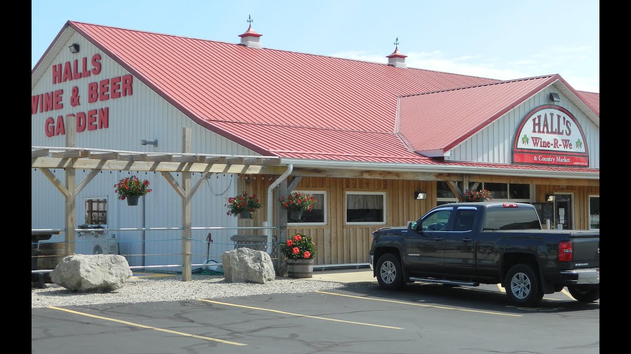 Hall's WineRWe, Clyde Ohio. Good Wine, Good Beer and Great Times