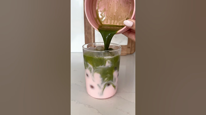 Crackle matcha latte 🍵🍫 #crackle #matcha #latte #chocolate #asmr #trending #yum #drink #easyrecipe