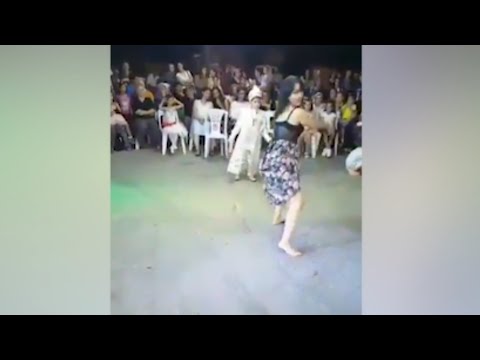 SÜNNET DÜĞUNÜNDE ETEĞİNİ KALDIRIP TWERK YAPAN KADIN