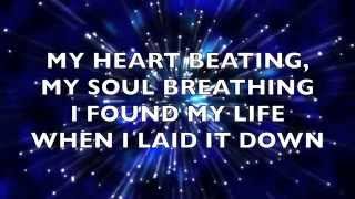 Violin Moden rysten TOUCH THE SKY BY HILLSONG UNITED - LYRIC VIDEO - YouTube