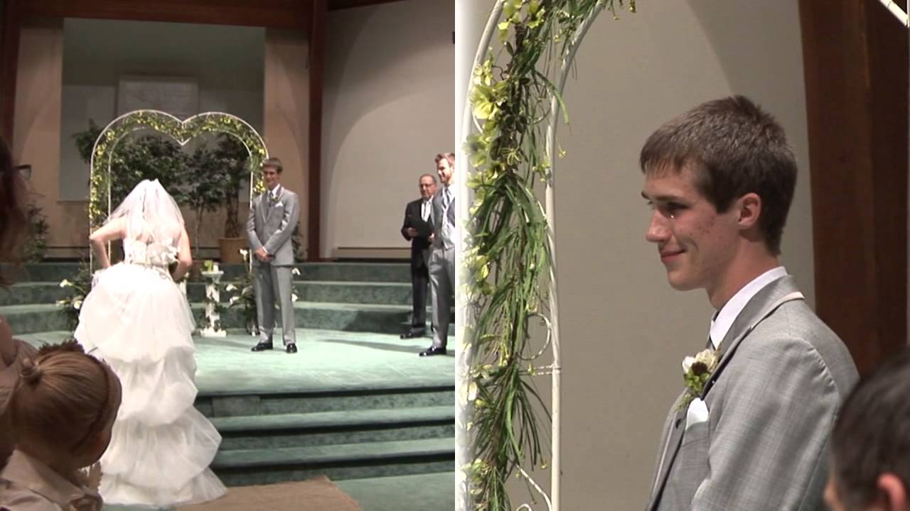 Wedding Aisle Singing sings look at me the aisle Wedding Aisle Singing sings look at me the aisle