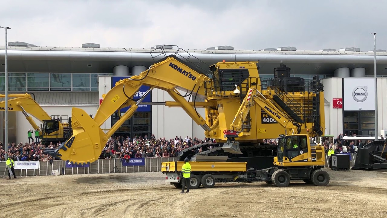 The Huge Komatsu Pc4000 Shovel Excavator Demo At Bauma 19 Youtube