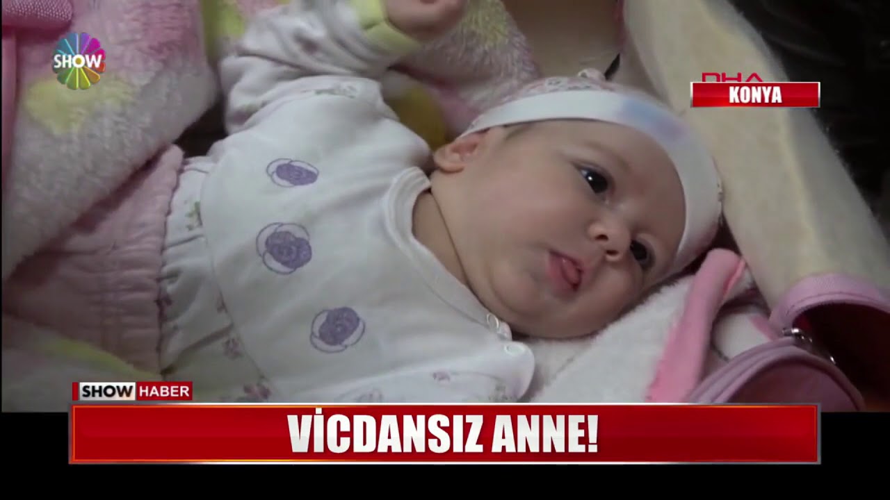 bebeğini döven anne