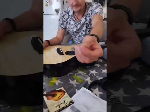 Как поставить нейлоновые струны на акустическую гитару.