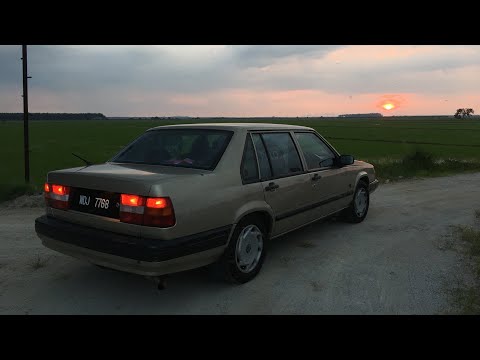 volvo-940-drifting-in-a-parking-lot