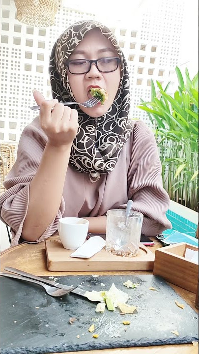 Video mentahan halu buat prank mantan/Story Wa ||makan siang di restoran sama cewek hijab cantik||