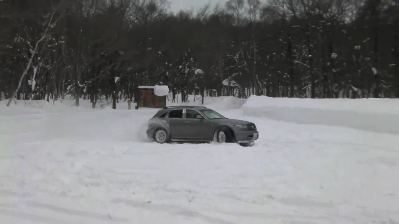 INFINITI FX45 WINTER DRIFT & DRIVE - YouTube