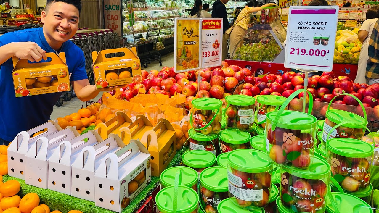 Quá Tải SIÊU THỊ TẾT Chất Thùng Thùng Trái Cây Nhập, Dưa Hấu, Bưởi, Táo Mỹ