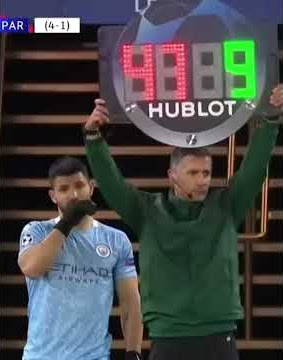Kun Aguero reaction to his substitution vs PSG