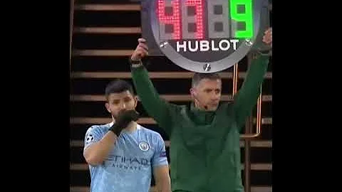 Kun Aguero reaction to his substitution vs PSG