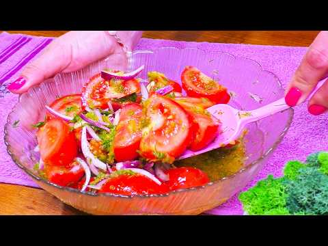 Уже неделю едим и еще хочется! Обалденная закуска. Порежьте помидоры! Соседка по даче дала рецепт