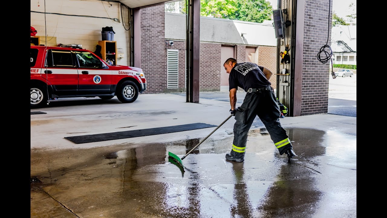 Which Squeegee to Use for Epoxy, Polyaspartic, and Polyurea