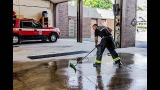 Unger Aquadozer Max Outdoor Commercial Floor Squeegee for Water Removal and Flood Cleanup