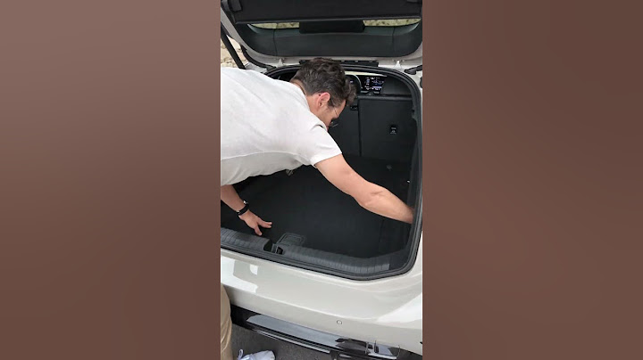 💡Frunk opened with a swiping gesture in the Audi A6 e-tron!