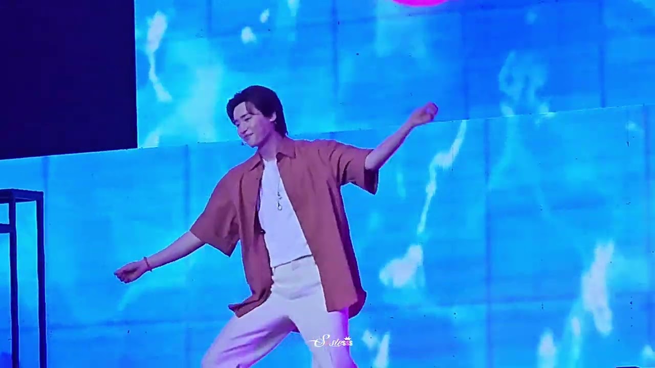 20230819 Lee Jong Suk dance so cute #이종석 #LJSinBKK #Leejongsuk #LeeJongSukinBKK2023 #Dear_My_With