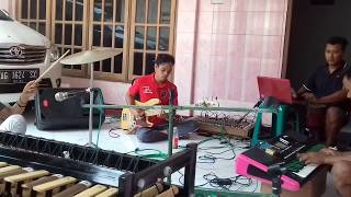 Download Lagu HADIRMU BAGAI MIMPI (Latihan) Angklung Gareng Crew - Fauzi Bima KDI MP3