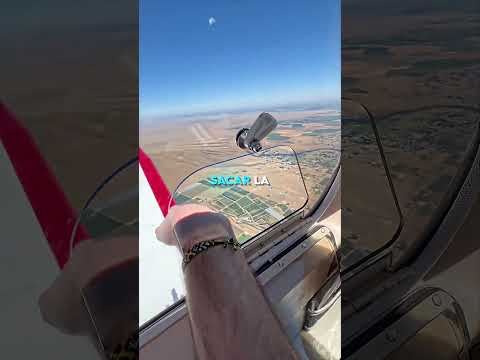 Sacar la mano de la avioneta en pleno vuelo parece Loco!💀🔥