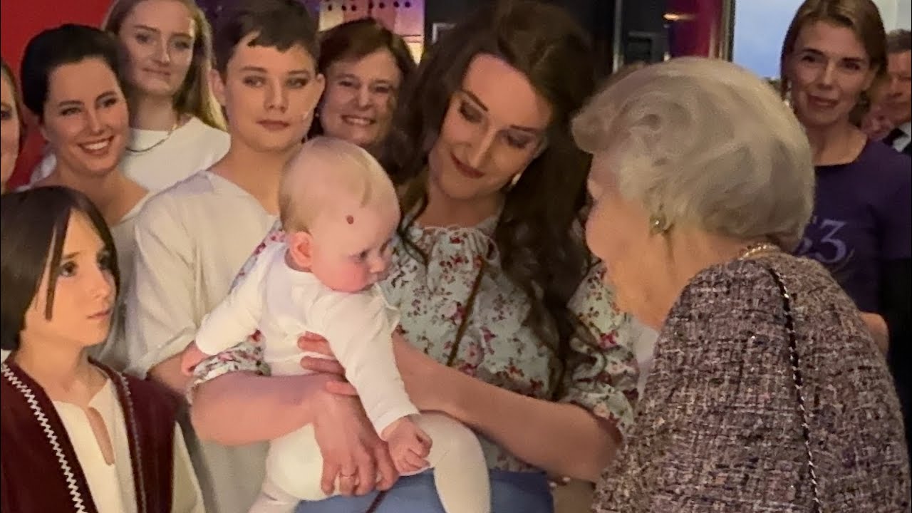 Gênant! Wilhelmus verkeerd ingestart bij prinses Beatrix