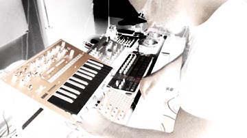 Blur (live techno jam) ft. Elektron Digitakt/Korg Monologue/Behringer Neutron/Arturia Beatstep Pro