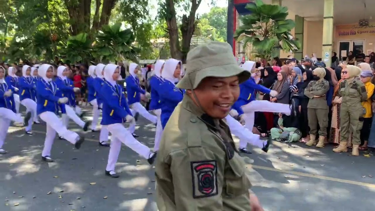 Gerak jalan tingkat SMP HUT RI KE79 Depan MALL OF PINRANG SEJAHTERA