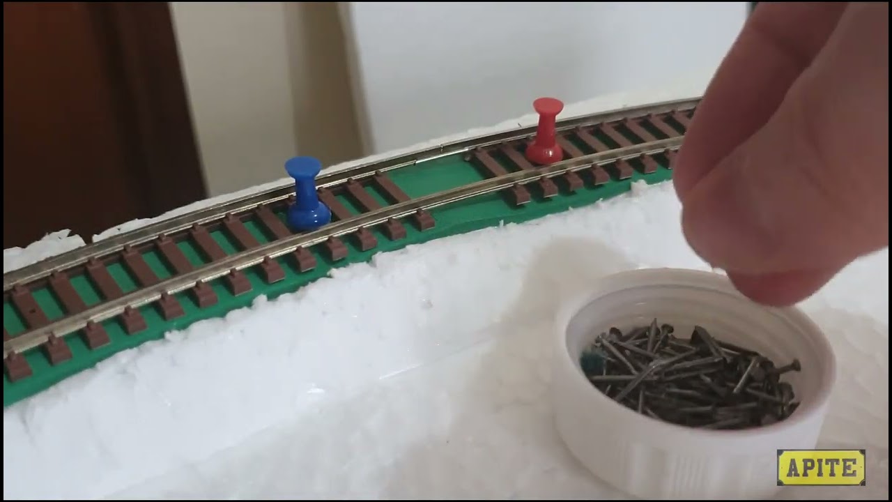 INSTALANDO TRILHO FLEXÍVEL NA MAQUETE HO 1:87 | FERROMODELISMO