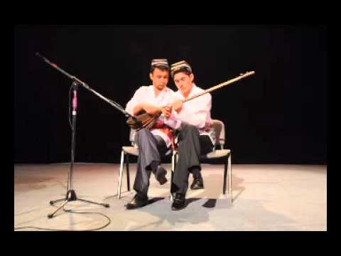 Uzbek national music "Rohat" in dutar.