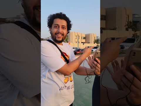رد فعل اجانب في دبي لما شافوا صور مشاهير عندنا | صلاح الدالي