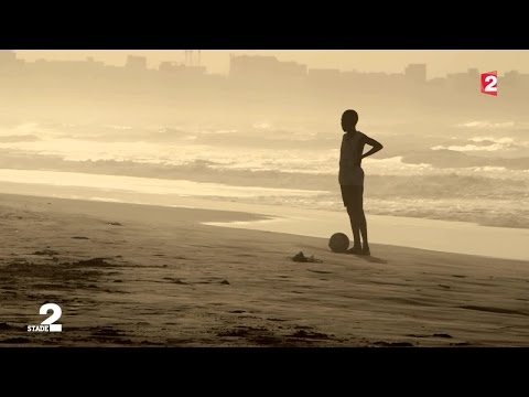 Vidéo: Table Basse Pour Un Jeune Footballeur