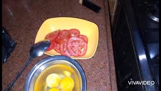 عندك بيضه وطماطم وشويه جبن  قومي اعملي احلي فطار