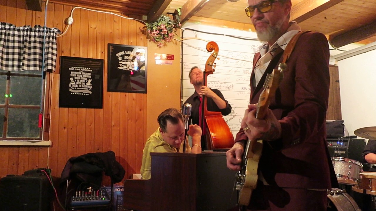 Jumpin' Tom & The Amplifiers - Lovin' Up a Storm