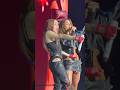 Emilia y Nicki Nicole cantan “Una Foto Remix” en vivo en Buenos Aires