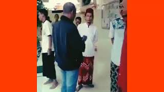 warga pribumi dilarang solat oleh cina