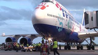 Marshalling a Boeing 747 at Cancún Airport - Señales de llegada a Puerta (Oficial de Operaciones)