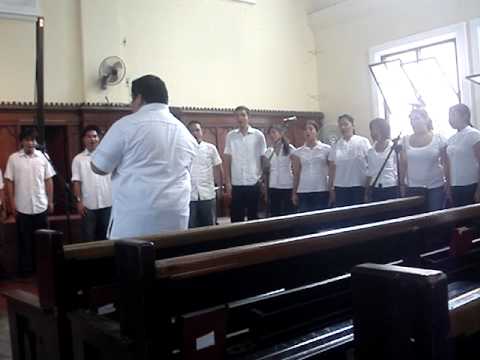 Silliman University Campus Choristers singing Ligh...