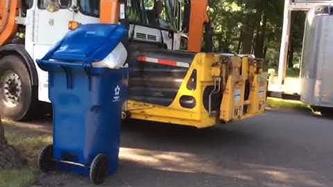 Kann Co. Split Carry Can Garbage truck