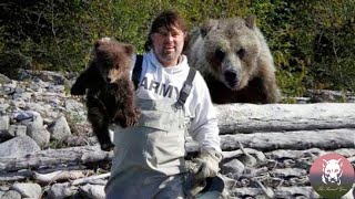 The Man Saved a Bear Cub, then Her Mom Did Something Unbelievable screenshot 4