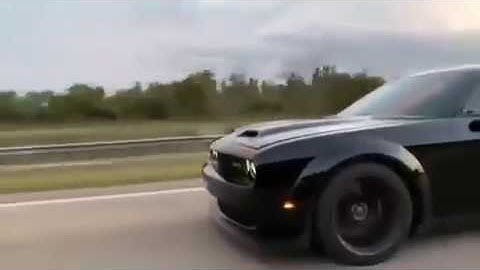 BMW 335i single turbo vs. Challenger Hellcat