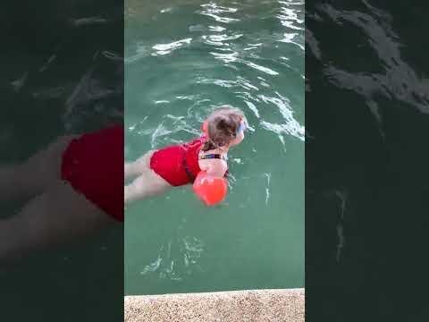 Видео: В аквапарке