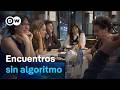 Bares de Buenos Aires contra la soledad digital y la adicción a las pantallas