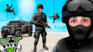 FRANKLIN se UNE al SWAT en GTA 5! 👮🚨 (Mods)