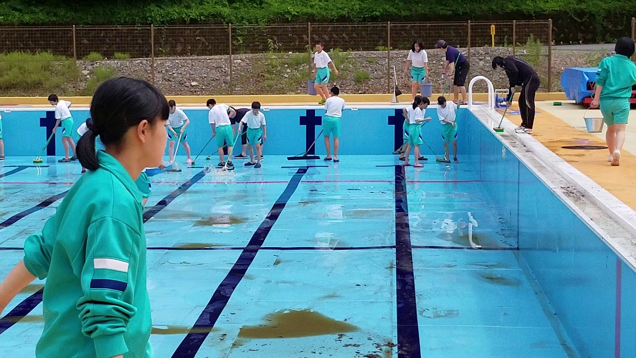 プール清掃 がんばりました 豊根村立豊根中学校