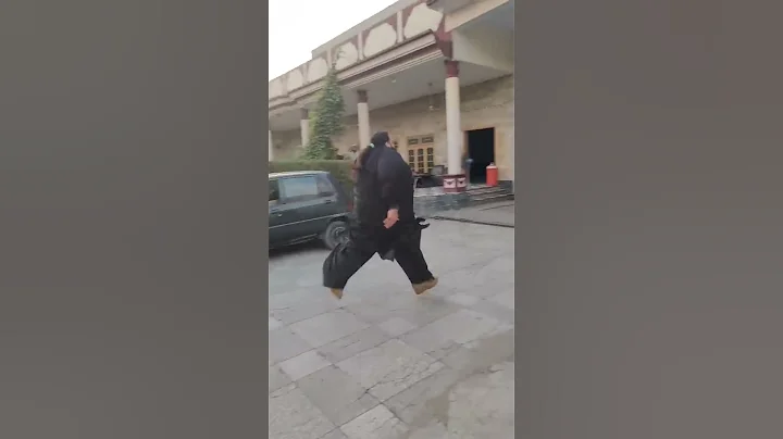 khan baba car lift and running... #pakistanihulk #viralvideo #worldstrongestman #khanbaba #wwe - DayDayNews