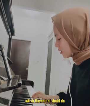 Nissa Sabyan - Wana Bein Eideik/Akbar Mn Keda (Lirik Latin) Sangat merdu