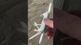 #Unboxing #Victorinox #Huntsman in Silber. Wunderschöne Griffschalen, schönes Messer, #multitool #bw