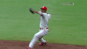 PHI@ATL: Rollins makes a nice play for the out