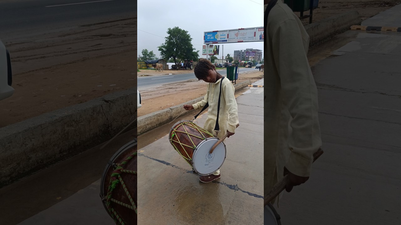 chhote bache ne bajaya Bhangra 