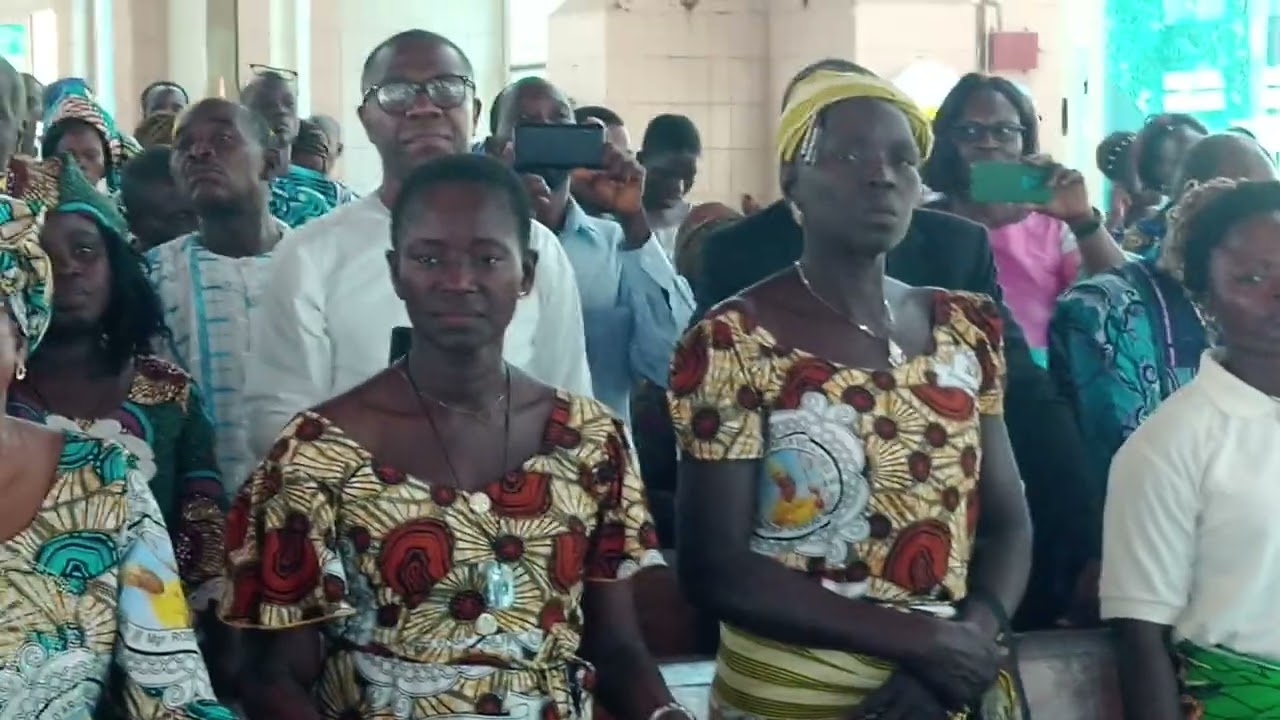 Procession des nouvelles Religieuses, Servantes de la Lumière du Christ (SLC)